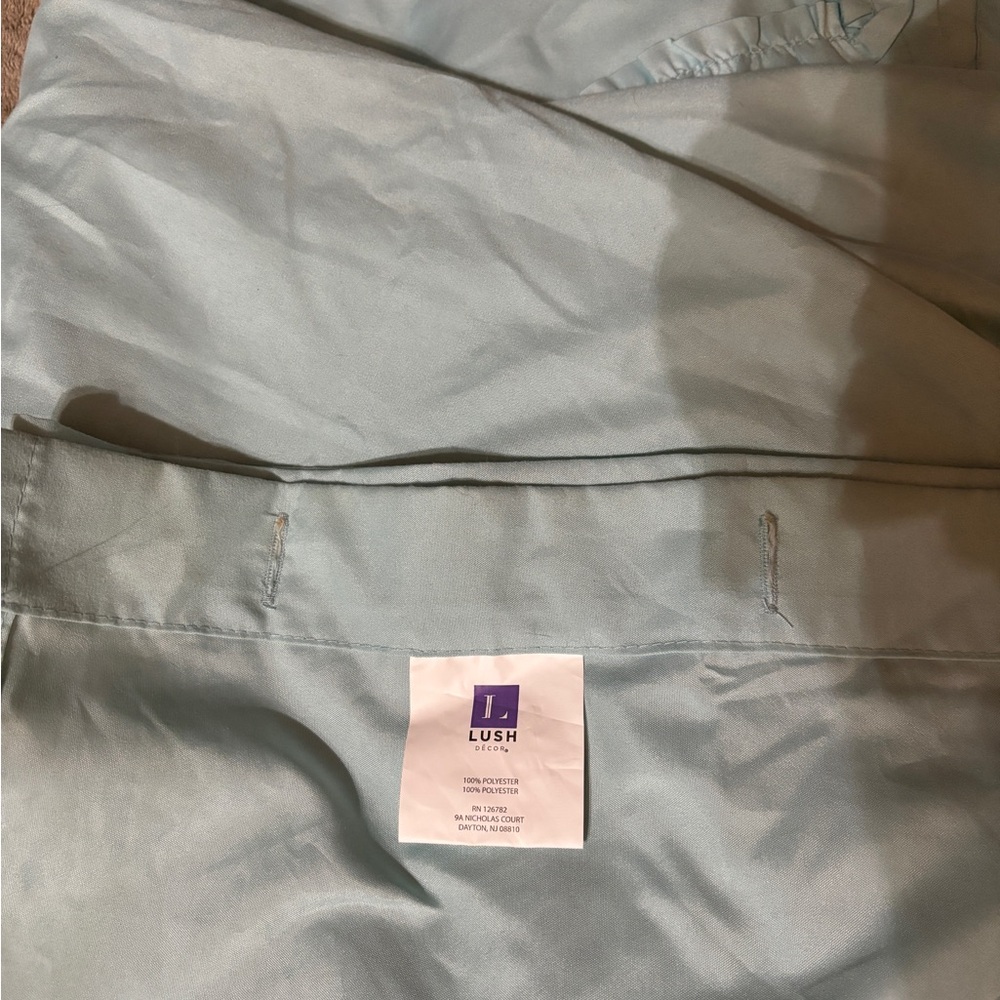 Shower Curtain, Excellent Condition. - Picture 4 of 4